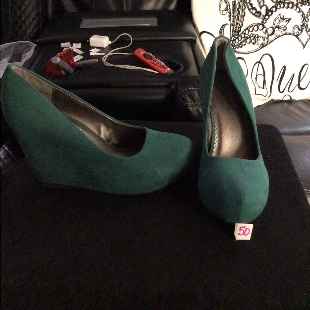 Rampage Green Wedge Shoes with Minimalist Design